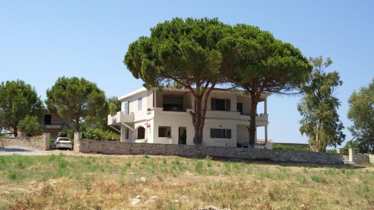 Tzanetos Seaside Villa Kyparissia Buitenkant foto